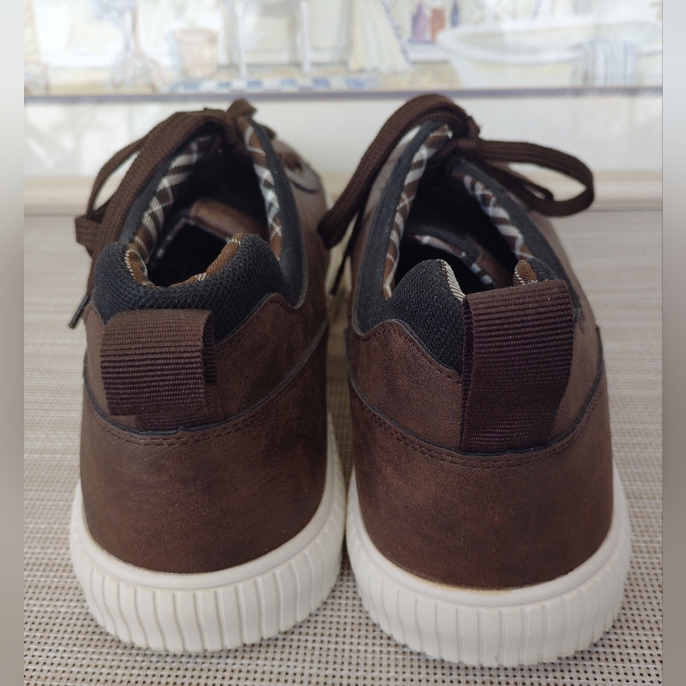 Muk Luks Dark Brown Faux Leather Casual Shoes. Size 11. Excellent Condition. - Picture 4 of 9